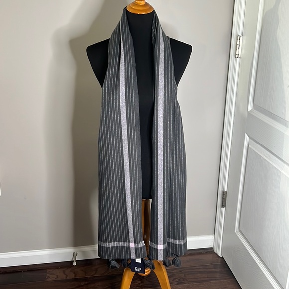 GAP Oversized Scarf/Shawl Charcoal Gray NWT - Picture 4 of 10